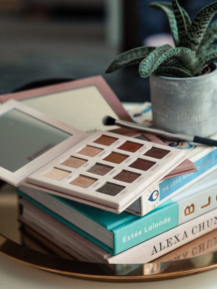 Arbonne it's all in the eyes eyeshadow palette volume 1